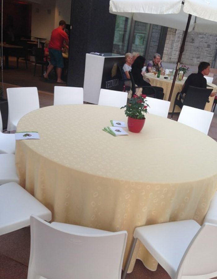 Sedie e tavoli per ristorazione - noleggio